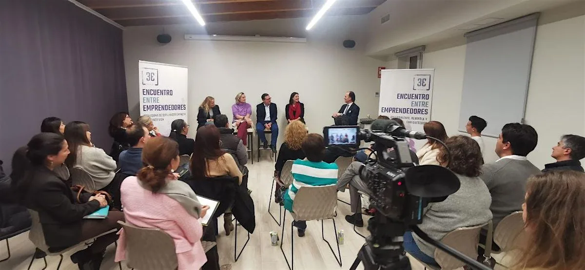 Emprendiendo Juntos: Conecta, Evoluciona y Construye tu Próximo Activo